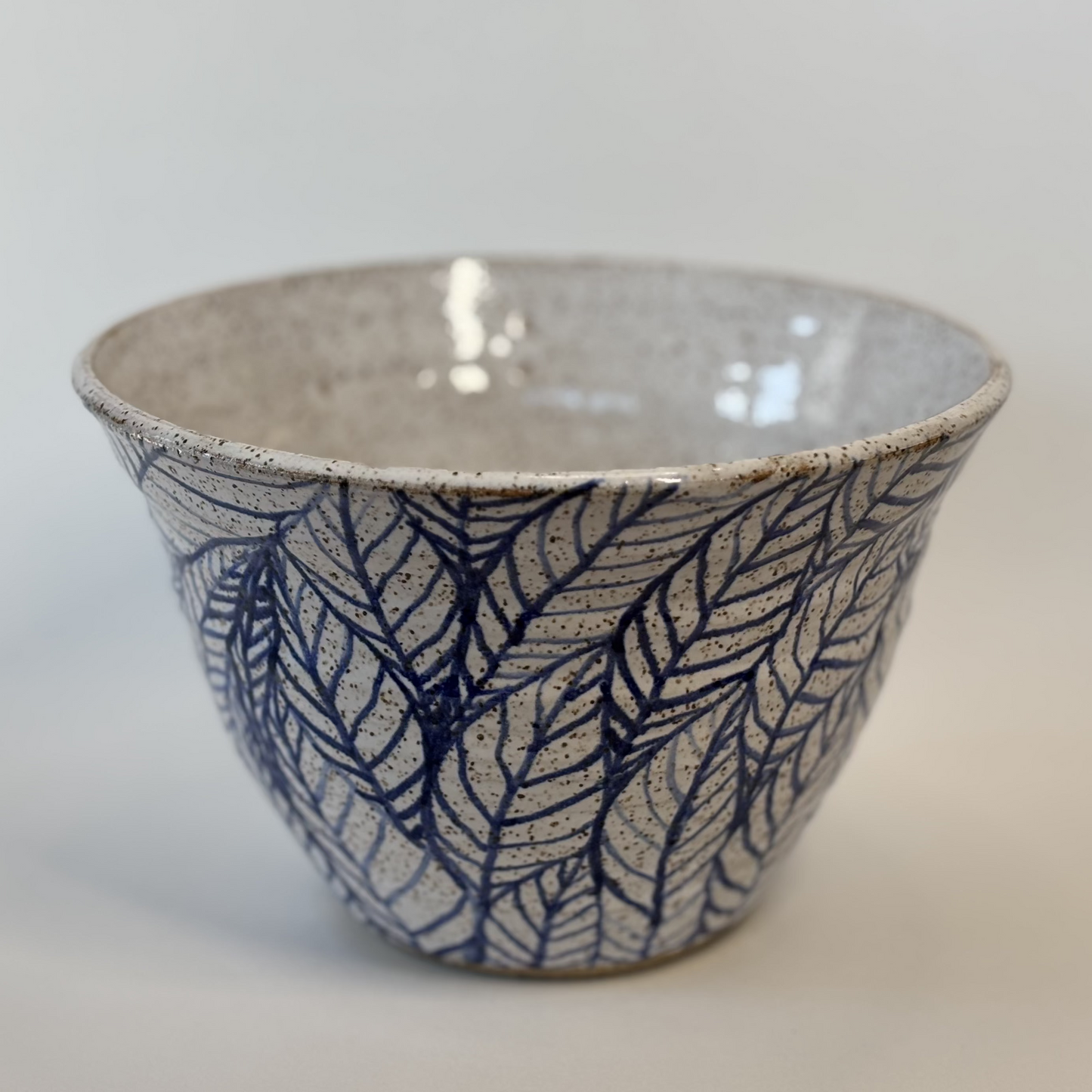 Hand-Drawn Leaf Motif Stoneware Bowl