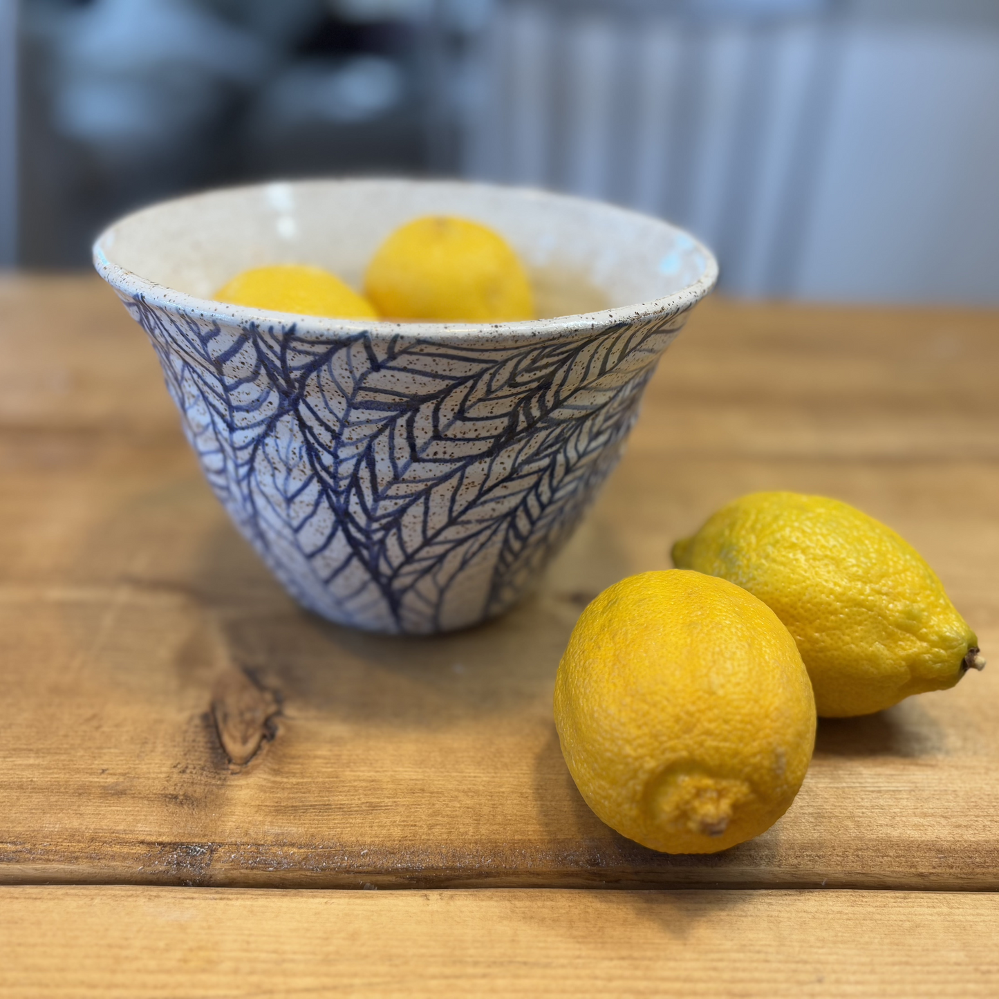 Hand-Drawn Leaf Motif Stoneware Bowl